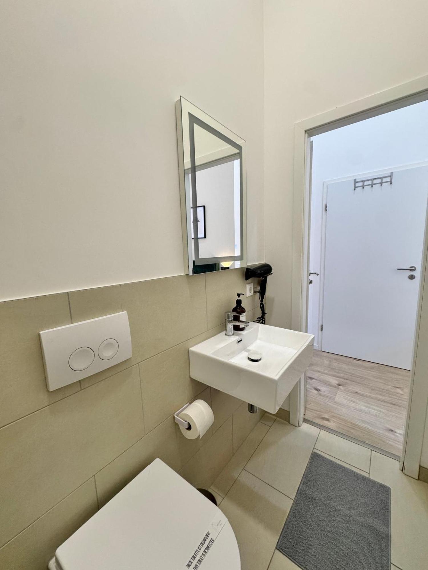 Heaven Homes - Doppelzimmer Mit Eigenem Bad Dusseldorf Exterior photo